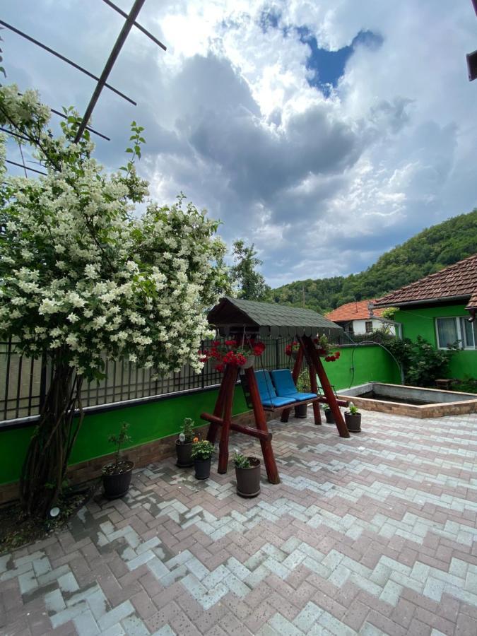 Micul Popas Hotel Novaci-Straini Luaran gambar